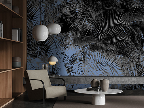 Carta da parati tropicale con foglie di palma di colore blu e grigio, in salotto moderno