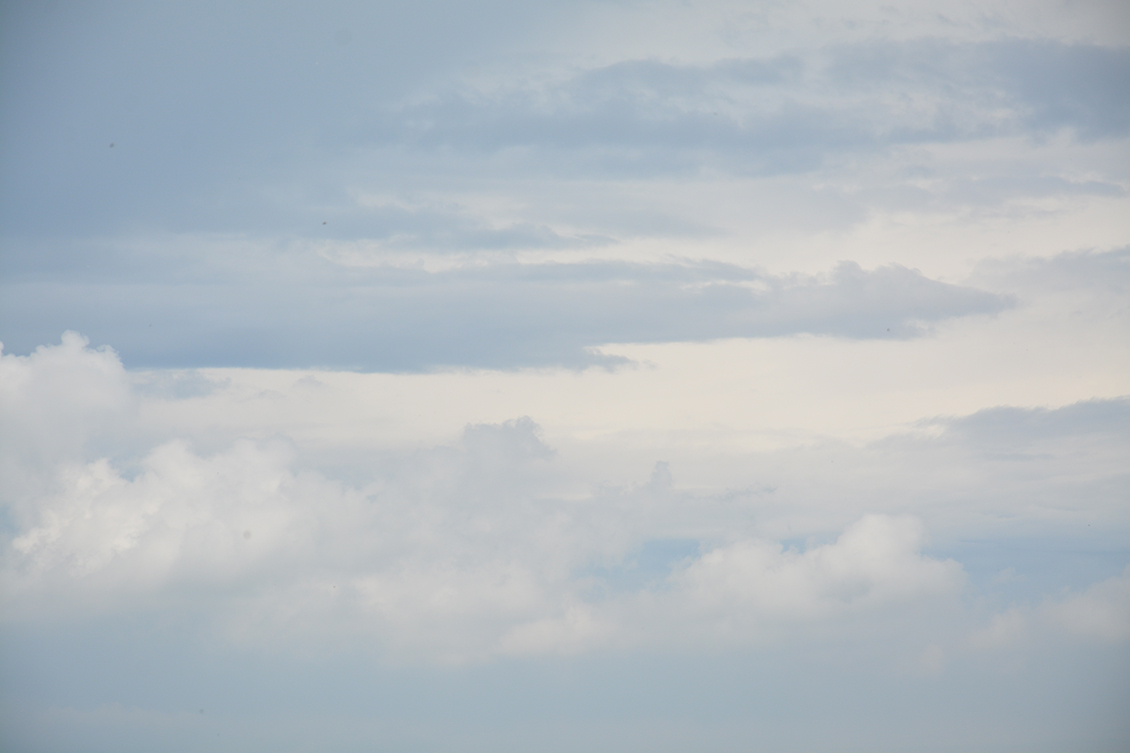 Wallpaper with sky and clouds with various shades of blue and pink