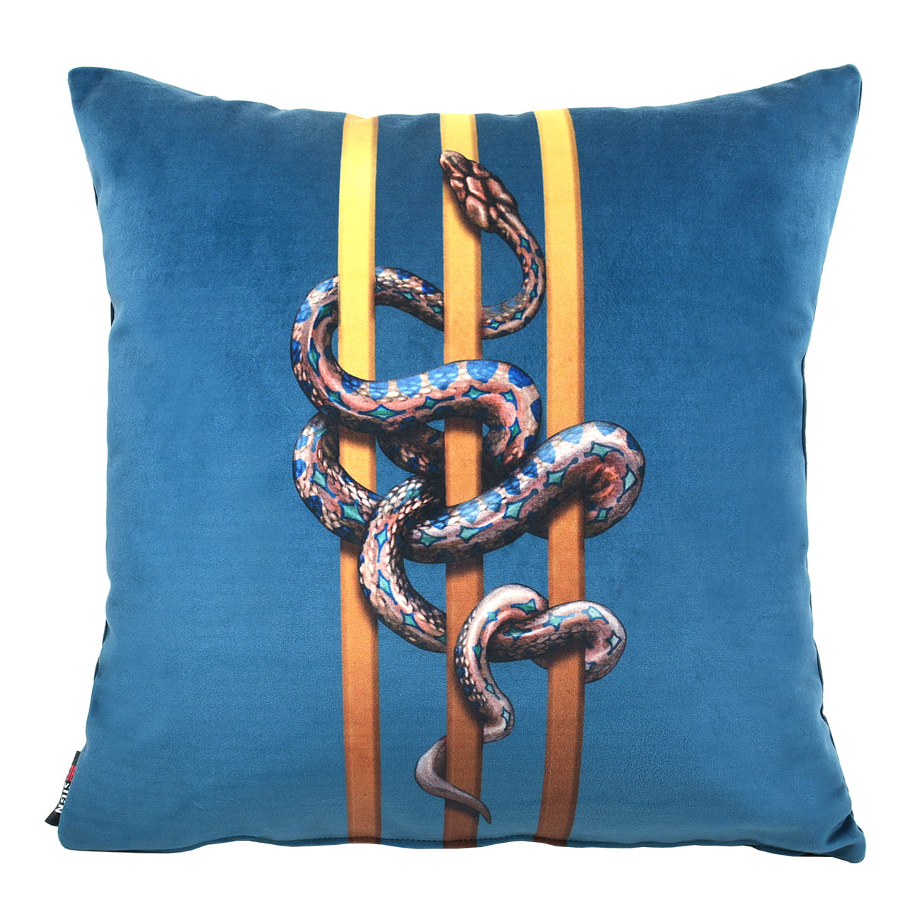 Cuscino stile animalier con serpente avvolto su cornici dorate su fondo blu petrolio.